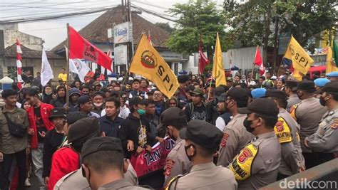 AVIELLE NEWS Jalan Pelabuhan II Sukabumi Diblokade Petani Demo DPTR Kabupaten Sukabumi