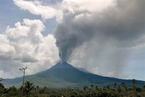 Erupsi Gunung Lewotobi Laki-laki 9 Korban Meninggal Dunia