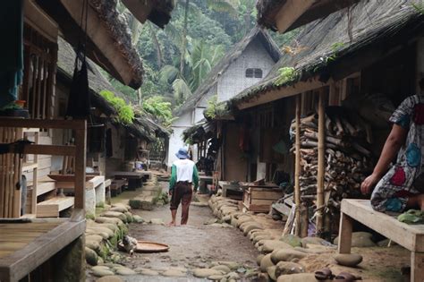 Intip Keunikan Desa Adat Kampung Naga, Paduan Alam dan Budaya Sunda yang Memukau